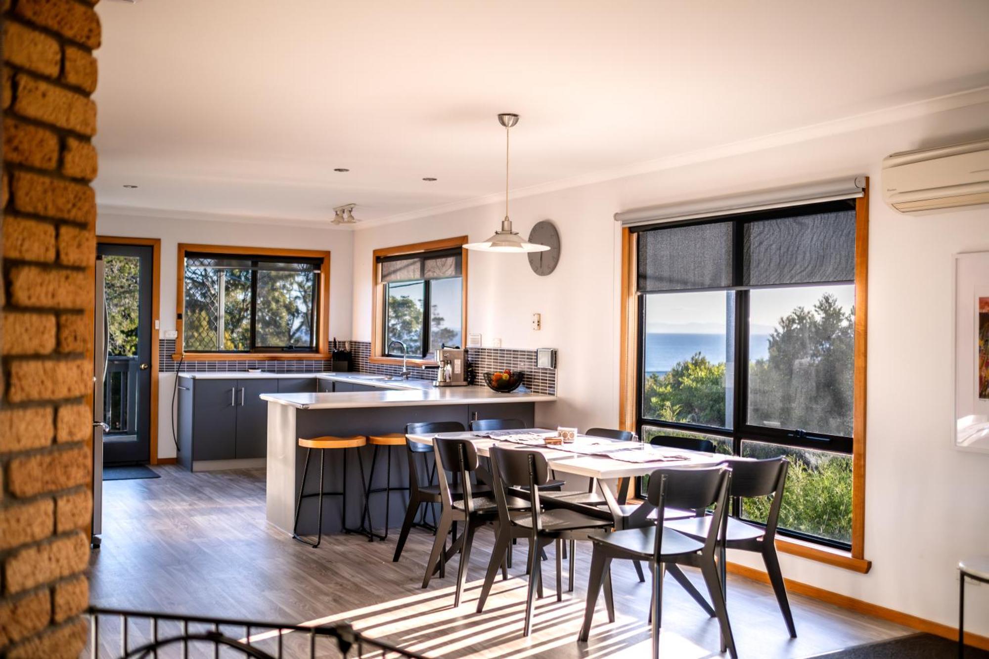 Villa The Lookout ~ Large Family House With Views à Coles Bay Extérieur photo