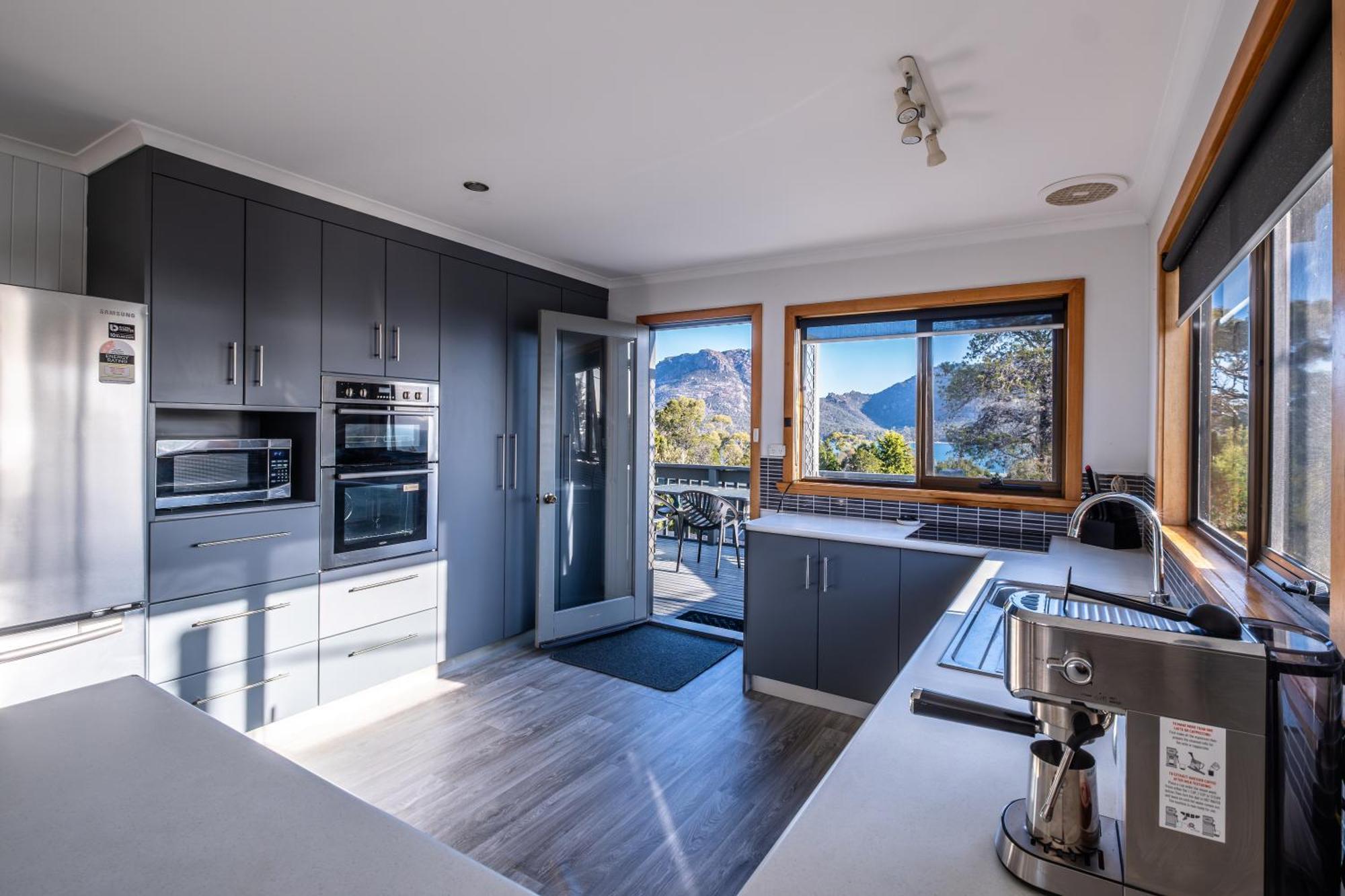 Villa The Lookout ~ Large Family House With Views à Coles Bay Extérieur photo